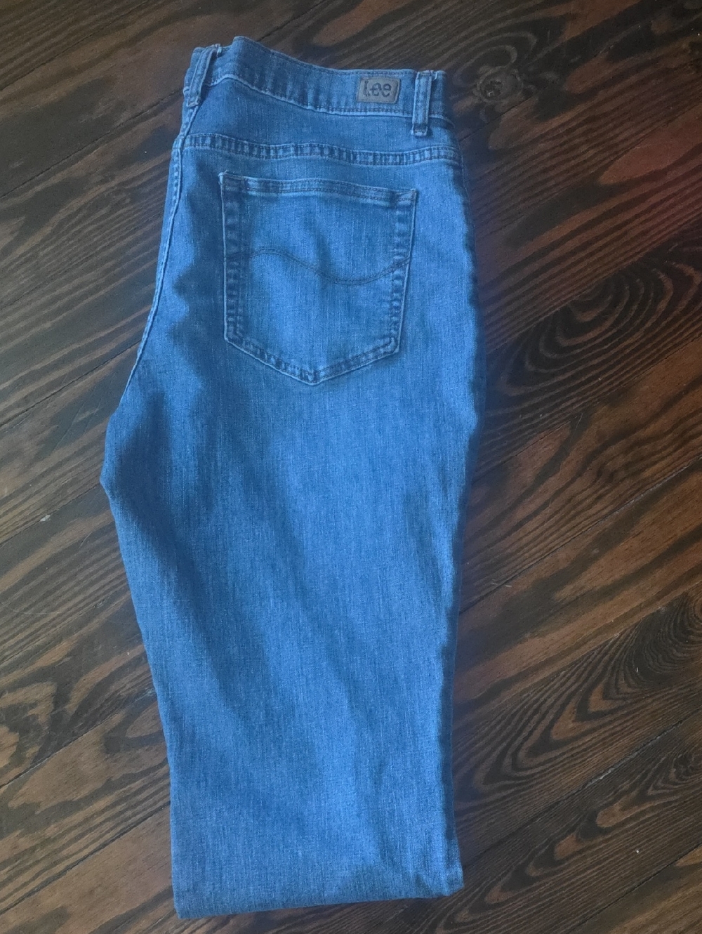 Lee Women’s Straight Leg Jeans Mid Rise in Medium Blue